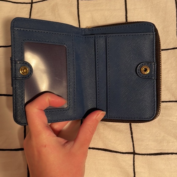 Fossil Mini RFID Wallet - Picture 2 of 4